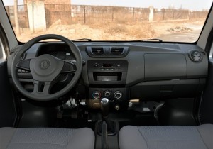 东风小康C32内饰图