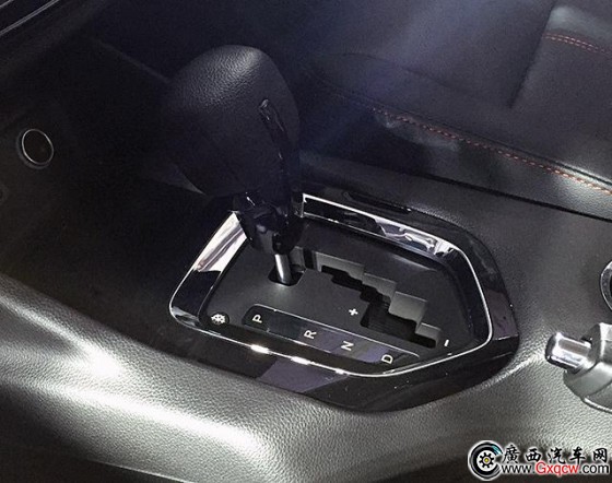 东南小型SUV DX3上市 售XX-XX万
