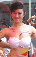 ����ʮ�Ľ쳵������Ůģ��